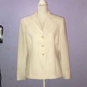 Woman’s Aurthur S. Levine business suit